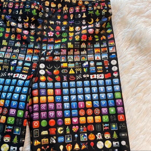 Zara Terez Emoji Capris Leggings, Size Small - Picture 6 of 10